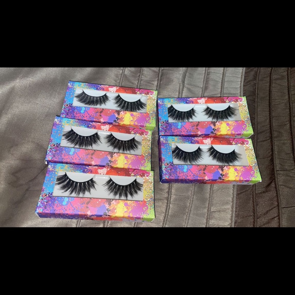 Selling lashes - Picture 2 of 4